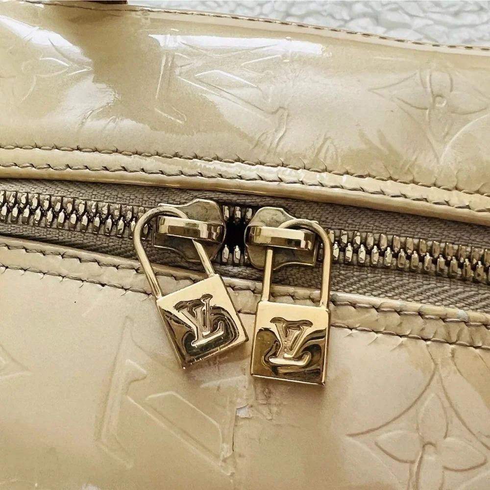 Louis Vuitton Tompkins Vernis BA0013 Elegant Cream and Tan Women's Handbag